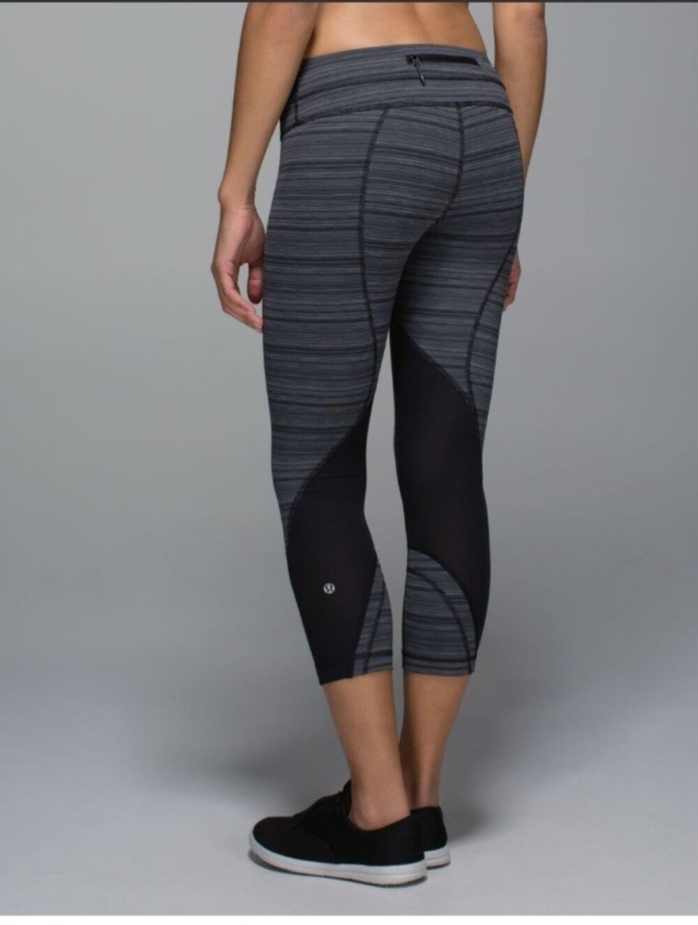 Lululemon Run: Inspire Crop II (Mesh) Size 6 - Picture 2 of 12